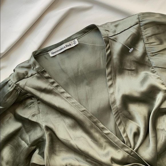 Abercrombie & Fitch Green Satin top - Picture 2 of 3